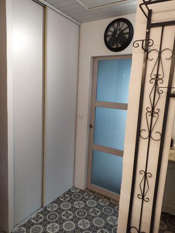 Propriété de caractère : Maison rénovée 80m² avec 1.25ha de terrain et 180m2 de dépendances