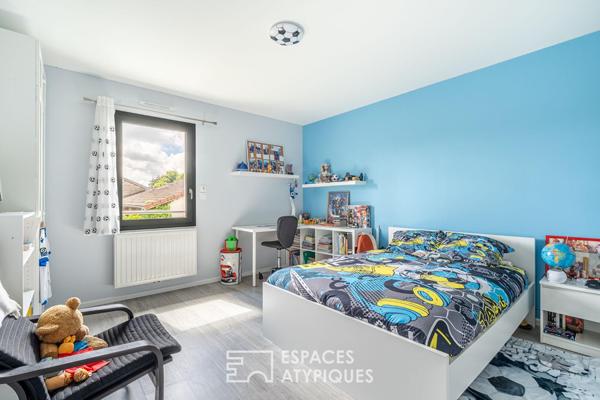 Maison contemporaine aux lignes épurées avec espace piscine