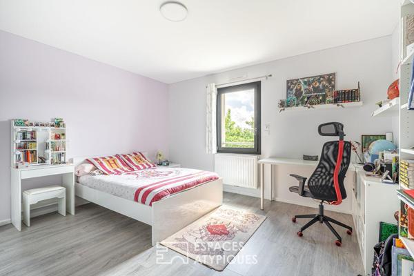 Maison contemporaine aux lignes épurées avec espace piscine