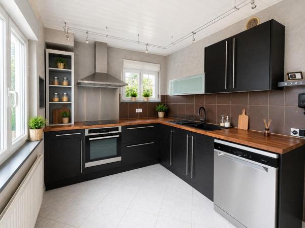MAISON AVEC 14 PANNEAUX PHOTOVOLTAÏQUES ET POMPE A CHALEUR
