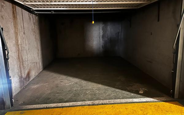 Stationnement à vendre    17 m2 Villeneuve-Loubet