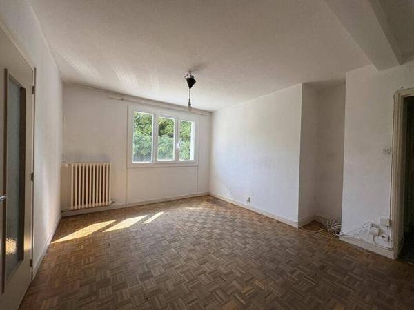 Appartement 4 pièces                                        - 38400 Saint-Martin-d'Hères Réf : 5181