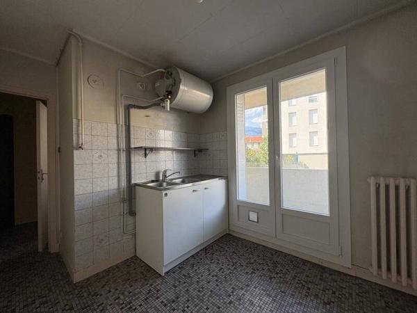 Appartement 4 pièces                                        - 38400 Saint-Martin-d'Hères Réf : 5181
