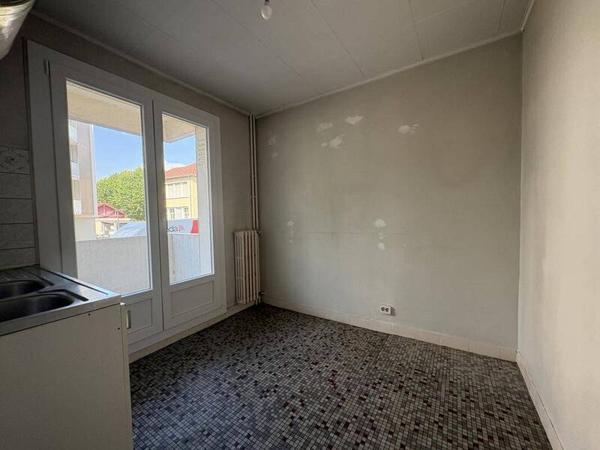 Appartement 4 pièces                                        - 38400 Saint-Martin-d'Hères Réf : 5181
