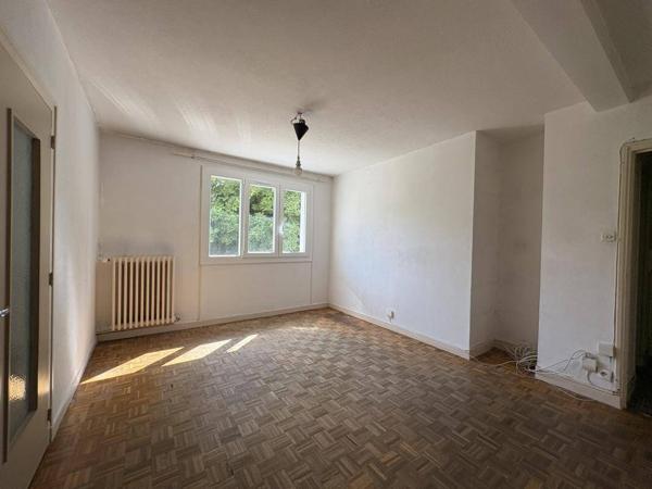 Appartement 4 pièces                                        - 38400 Saint-Martin-d'Hères Réf : 5181