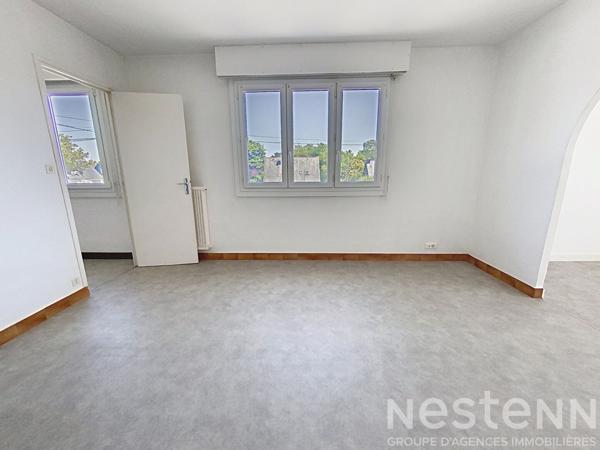 A VENDRE APPARTEMENT LUMINEUX CENTRE VILLE DE CAUDAN
