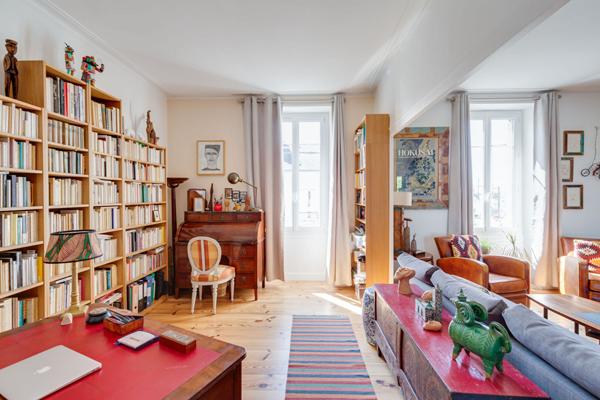 A VENDRE NANTES TOUTES-AIDES VASTE ET LUMINEUX APPARTEMENT T3/4