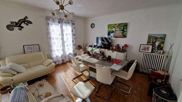 Maison situee rive gauche a 800 m de la Madeleine et de ses commodites !