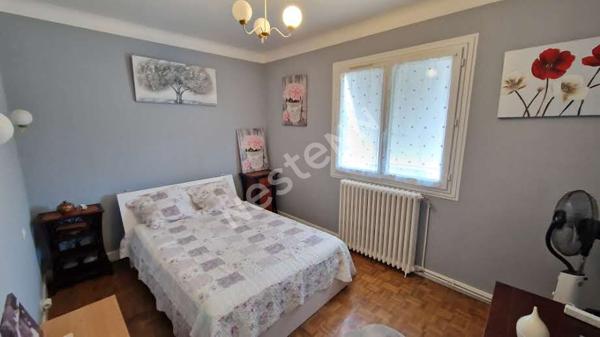 Maison situee rive gauche a 800 m de la Madeleine et de ses commodites !