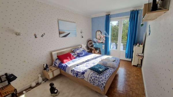 Maison situee rive gauche a 800 m de la Madeleine et de ses commodites !