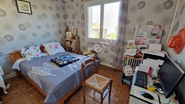 Maison situee rive gauche a 800 m de la Madeleine et de ses commodites !