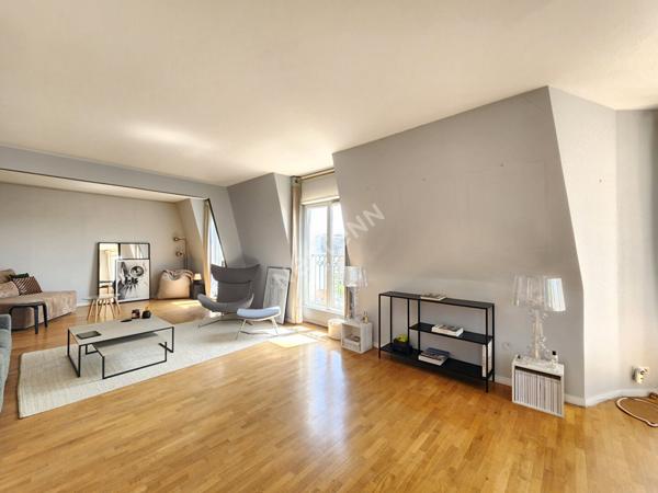 PUTEAUX Hyper centre ville: Dernier étage , appartement 5 pièces avec terrasse de 35 m²