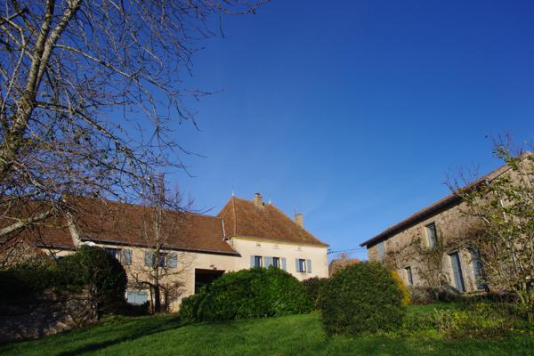 Charlieu (42190) Propriété proche Charlieu