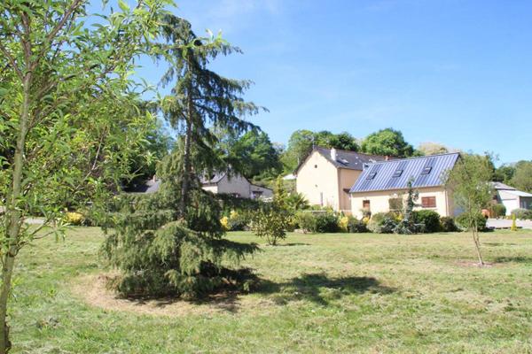 Maison Bouère 6 pièce(s) 155 m2 - Terrain 2 hectares - Plan d'eau