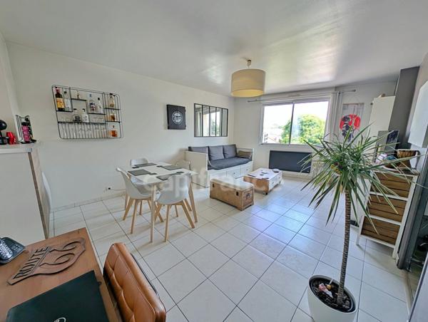 Charmant 2 pièces avec loggia et parking – À deux pas du Port aux Cerises – Draveil