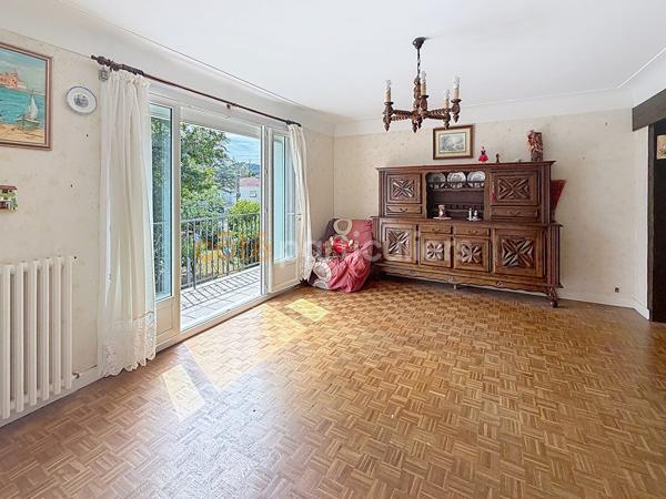 Vente
                Appartement150 m² - 6 Pièces -
                    USTARITZ (64480)