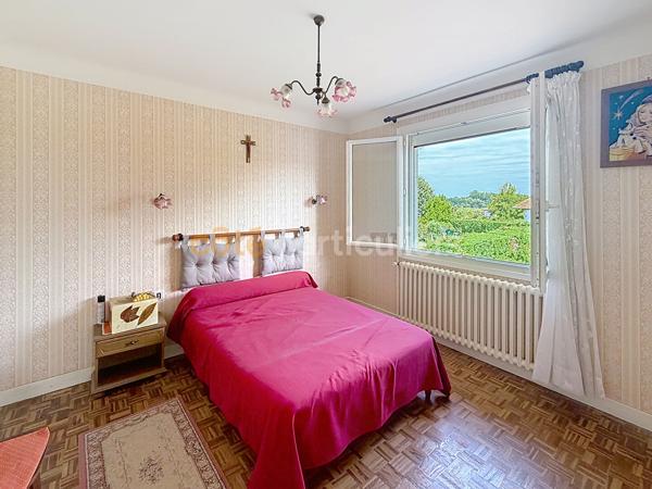 Vente
                Appartement150 m² - 6 Pièces -
                    USTARITZ (64480)