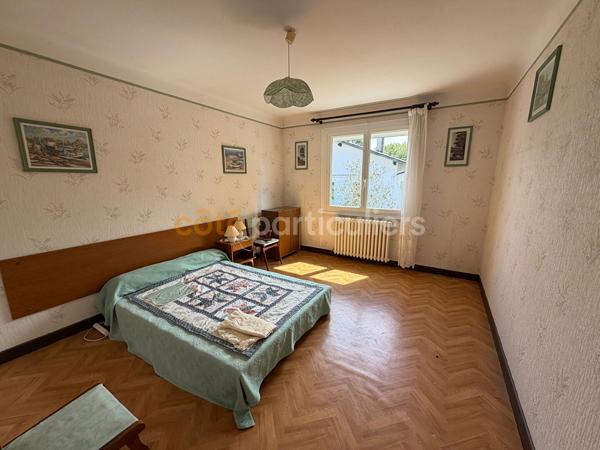 Vente
                Appartement150 m² - 6 Pièces -
                    USTARITZ (64480)