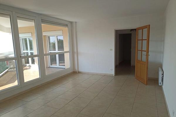 Location                                                      Appartement
                        
                     4 pièces                      83 m2                     à Avignon