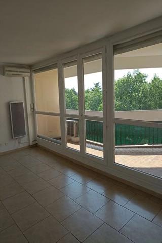 Location                                                      Appartement
                        
                     4 pièces                      83 m2                     à Avignon