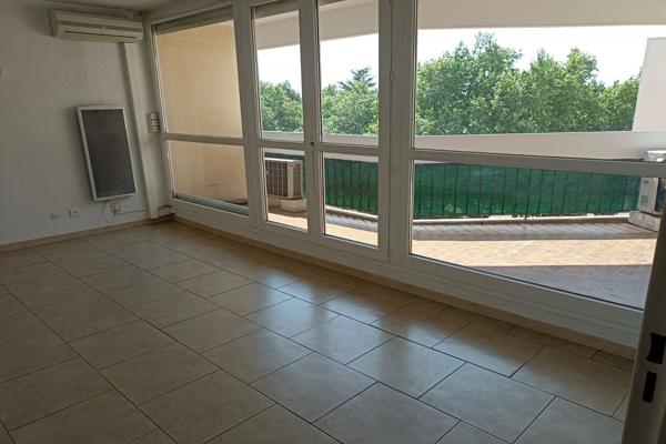 Location                                                      Appartement
                        
                     4 pièces                      83 m2                     à Avignon