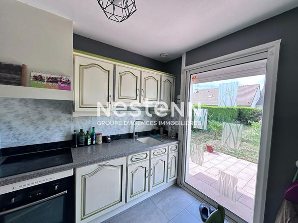 Jolie maison de plain-pied 74.69 m² avec 3 chambres, jardin à vendre à Montval-sur-Loir, quartier résidentiel calme de Château-du-Loir (72500)