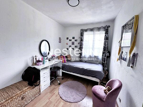 Jolie maison de plain-pied 74.69 m² avec 3 chambres, jardin à vendre à Montval-sur-Loir, quartier résidentiel calme de Château-du-Loir (72500)