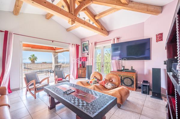 A CARQUEIRANNE, venez découvrir cette  maison de 172 m² offrant un cadre de vie PAISIBLE et AGRÉABLE. 
Nichée dans une zone tranquille, cette demeure est un véritable havre de paix, idéale pour les familles en quête d'espace et de confort, à proximité du CENTRE VILLE.

Avec ses 8 pièces, vous disposez d' un espace généreux pour tous. 

Vous montez quelques marches ou utilisez simplement  la douce rampe, et vous serez alors, de PLAIN PIED,  devant  un grand hall d'entrée, une  CUISINE ÉQUIPÉE et ouverte sur la SALLE À MANGER , un SALON reposant, ces deux pièces donnant sur de belles terrasses d'où vous apercevrez la MER. 
Le coin nuit est doté de 3 chambres, une salle d'eau/wc, et un wc indépendant.  

A l'étage vous trouverez 2 GRANDES CHAMBRES  dont une avec DRESSING, une salle d'eau/wc. Un beau SOLARIUM avec VUE MER. C'est le coin idéal pour votre famille ou les amis.

À l'extérieur, profitez des TERRASSES  pour vos moments de détente, ainsi que de la  PISCINE  chauffée, pour des plaisirs aquatiques en toute intimité. 

AU SOUS SOL :  Un magnifique petit appartement équipé avec une chambre et salle d'eau/wc pour générer un revenu complémentaire ou pour vos amis.

6/8 places de parking dans la propriété, une CAVE/BUANDERIE, une cave à vin. 

Proche des commodités essentielles, cette maison est l'équilibre parfait entre tranquillité et vie pratique avec cette vue mer et colline. Ne manquez pas l'opportunité de faire ici,  votre nouveau foyer. 

Contact pour visite :  Isabelle BASSAC au 06 33 64 15 64 ou par mail à i.bassac@bskimmobilier.com