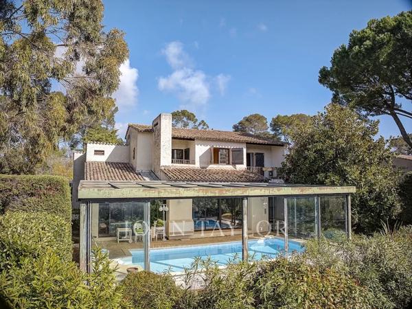 Belle opportunité : villa provençale dans domaine recherché