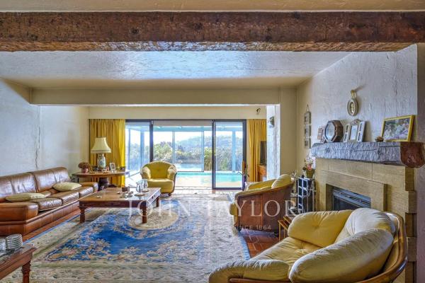 Belle opportunité : villa provençale dans domaine recherché