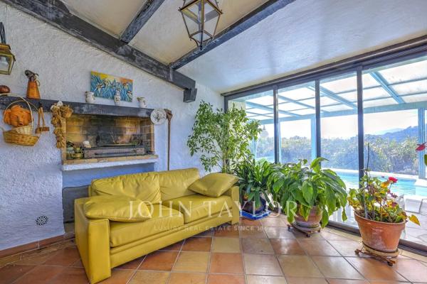 Belle opportunité : villa provençale dans domaine recherché