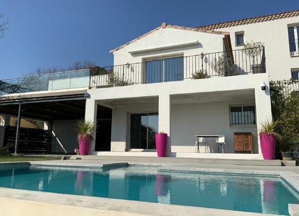 Maison à vendre    6 pièces •  Rochefort-du-Gard