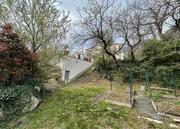 Maison à vendre    6 pièces •  Rochefort-du-Gard