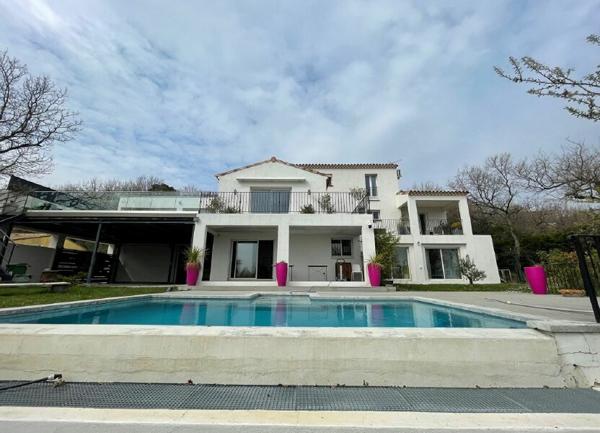 Maison à vendre    6 pièces •  Rochefort-du-Gard