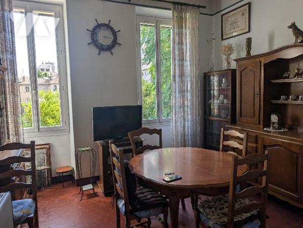 Appartement de type 2 situé au chartreux, premier étage d'une petite copropriété.