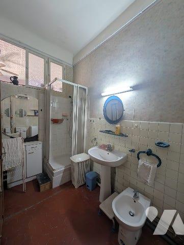 Appartement de type 2 situé au chartreux, premier étage d'une petite copropriété.