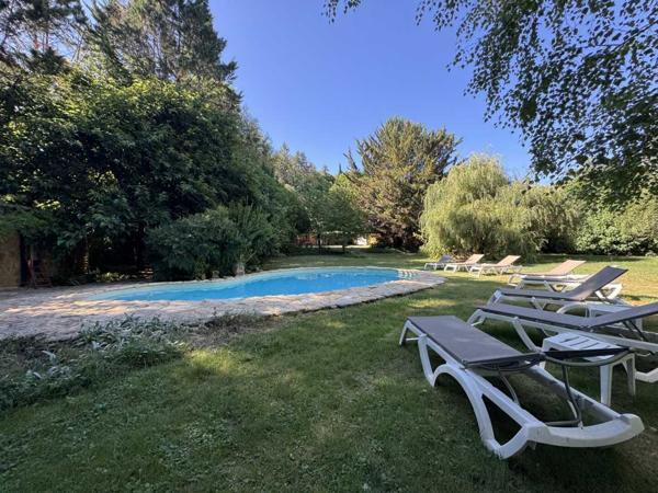 Maison ancienne - Saint-cyprien Propriété de charme , traversé par un ruisseau, avec activité gîte et chambres d'hôte, au coeur d'un village avec tous commerces