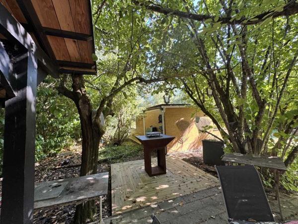Maison ancienne - Saint-cyprien Propriété de charme , traversé par un ruisseau, avec activité gîte et chambres d'hôte, au coeur d'un village avec tous commerces