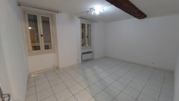 Toulon (83100) Appartement + murs libres de local commercial + garage