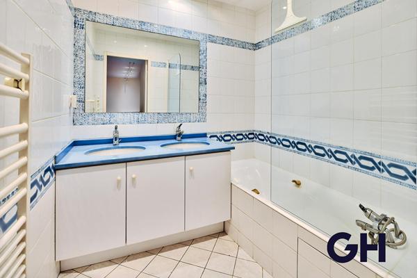 DUPLEX TOIT TERRASSE / CROIX - ROUSSE