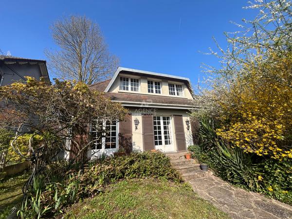 Maison Pontoise 8 pièce(s) 223.52 m2 €559 000 ** - Référence 10929