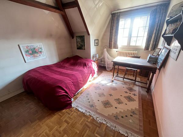 Maison Pontoise 8 pièce(s) 223.52 m2 €559 000 ** - Référence 10929
