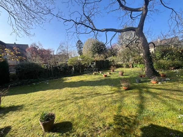 Maison Pontoise 8 pièce(s) 223.52 m2 €559 000 ** - Référence 10929