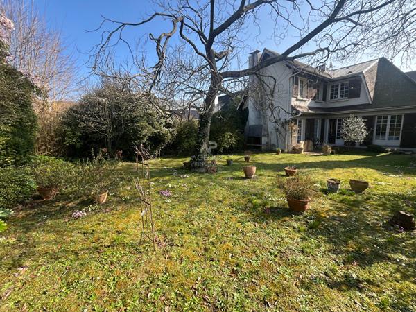 Maison Pontoise 8 pièce(s) 223.52 m2 €559 000 ** - Référence 10929