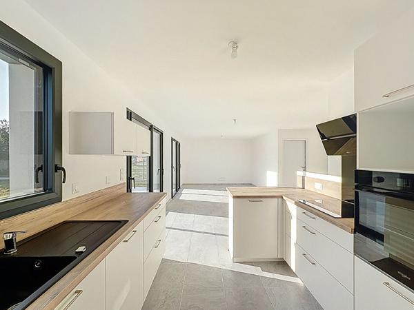 Maison de plain pied - 88m², 3 chambres tout, frais de notaire réduits - Merlevenez