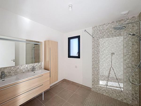 Maison de plain pied - 88m², 3 chambres tout, frais de notaire réduits - Merlevenez