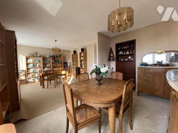 Secteur Lambezellec ? Situé au troisième et dernier étage d'un petit immeuble en dalle béton, c...