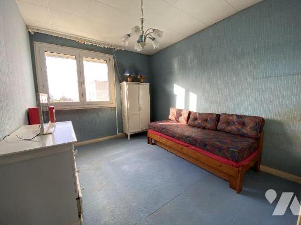 Secteur Lambezellec ? Situé au troisième et dernier étage d'un petit immeuble en dalle béton, c...