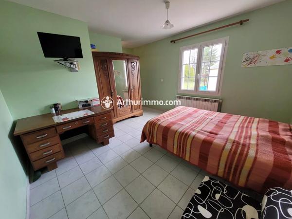 Vente                                                      Maison
                        
                     6 pièces                      140 m2                     à Saint-Jean-d'Angély