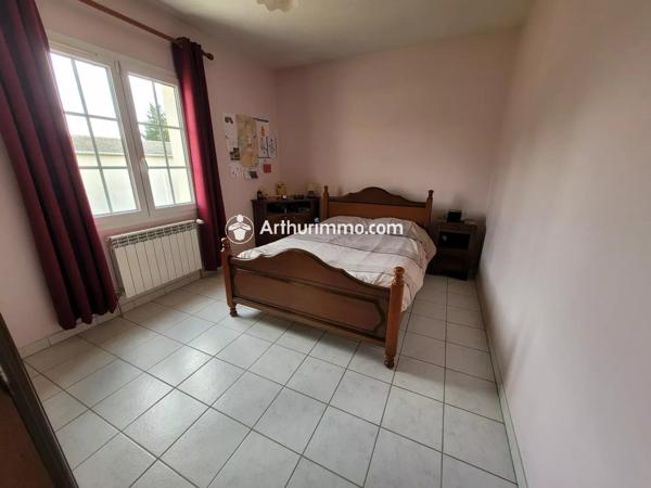 Vente                                                      Maison
                        
                     6 pièces                      140 m2                     à Saint-Jean-d'Angély